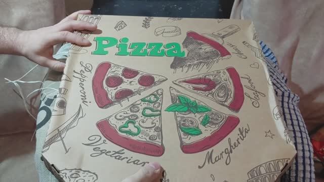 4 пиццы: италия, пицца руба,4 сыра,и одна подарочная +Торт 2кг.