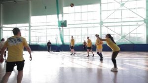 «Волки Гиппократа» против «Рефлекса»: в Королёве прошёл турнир врачей по волейболу