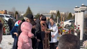 Филипп Киркоров с детьми пришёл на могилу от отца в день памяти / 18 марта 2026 г. Троекуровское