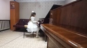 Крашненкова Анастасия, 2 класс. 
И. С. Бах. Менуэт соль Мажор из нотной тетради Анны Магдалены Бах.