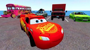 КРАШ-ТЕСТ: Маккуин и 5 крутых тачек прыгают со скалы! 😱 BeamNG Drive