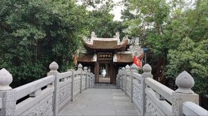 Ещё один храм на озере!