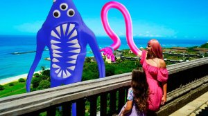 Селену укусила Мама Паучиха длинные ноги