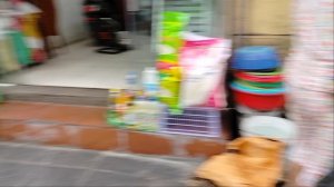 Даже рыба убегает!))Торговля на улицах!