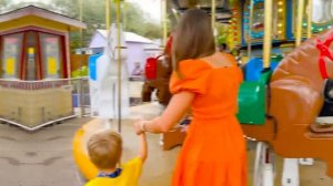 Ники и Крис учатся играть вместе