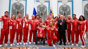 Путин вручил в Кремле награды российским паралимпийцам