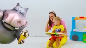 Мама учит Криса выполнять задания из списка дел - веселые приключения для детей!