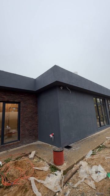 Г-образное утепление и парапетные колпаки: как мы защищаем фасад дома CUBE от воды