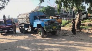 Старый бензовоз превращается в современный грузовик. Пакистан