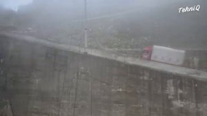 Покорение невозможной горной дороги в Китае.