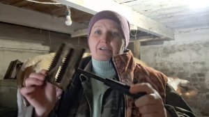 Чищу корову,о жизни деревенской