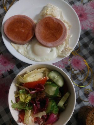 иугбанк/яишенка с колбаско/салатик