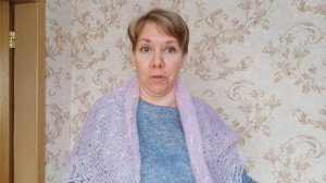 Как носить пуховые платки паутинки?