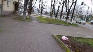 Смотрит  коршуном и пугает покупателей!