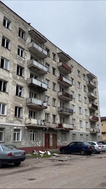 Унылое жилье: жизнь в разрушенном доме #пессимизм #реальность #запустение