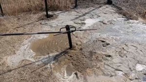 "Шеф, всё пропало! Мы пробили водопровод сваей!"