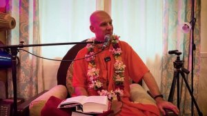 Кришна украл у Шримати Радхарани настроение преданности и сияние, и пришел в этот мир как Гауранга.