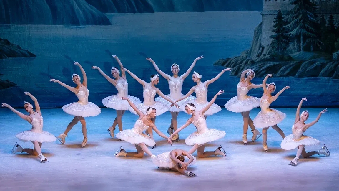 Балет на льду "Лебединое озеро" 28 марта19:00 и 29 марта18:00 Лахта Холле (Приморский пр.д. 80,с.1)