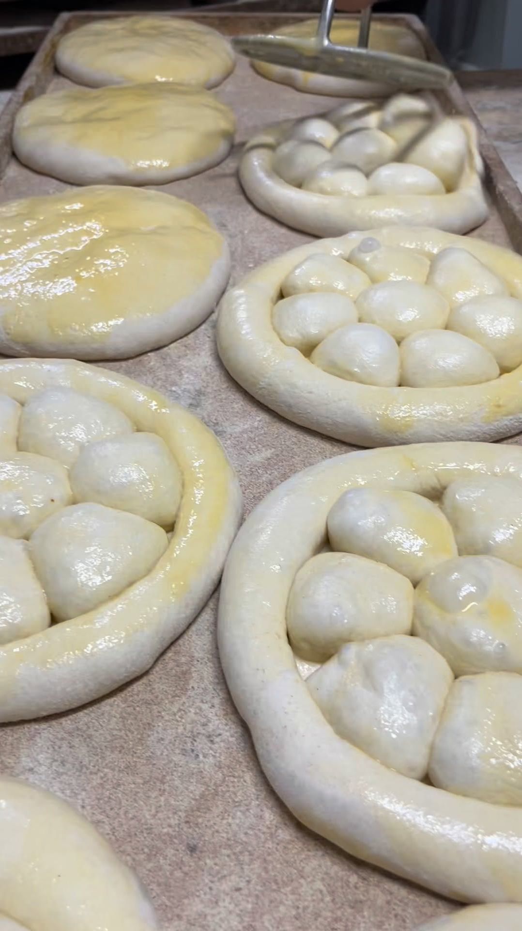 Традиционный турецкий хлеб Рамазан пиде.