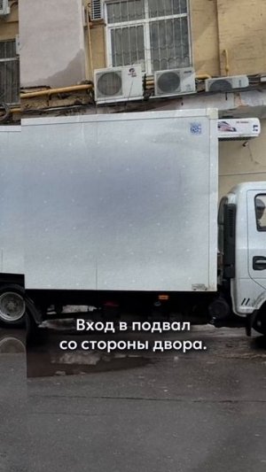 “Много лосося”: роллы под землей