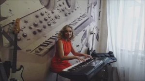 Как играть песню "Группа крови" Кино на пианино+барабаны