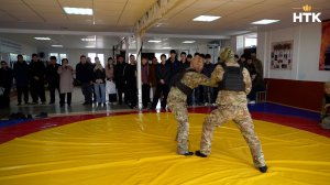 Сотрудники Росгвардии рассказали о своей деятельности студентам Элисты