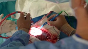 Нейрохирурги НИИ скорой помощи им. Склифосовского спасли пациента с металлическим крюком в голове.