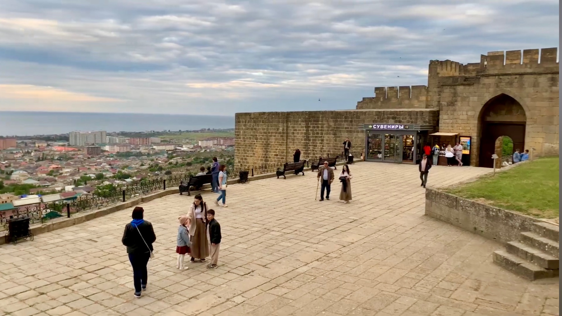 Древнейшая крепость Нарын-Кала г.Дербент, панорамный вид на Дербент