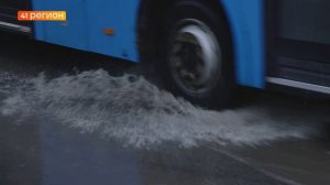 В ПЕТРОПАВЛОВСКЕ БРИГАДЫ РУЧНОГО ТРУДА РАСЧИЩАЮТ ЛИВНЕВЫЕ КАНАЛИЗАЦИИ • НОВОСТИ КАМЧАТКИ