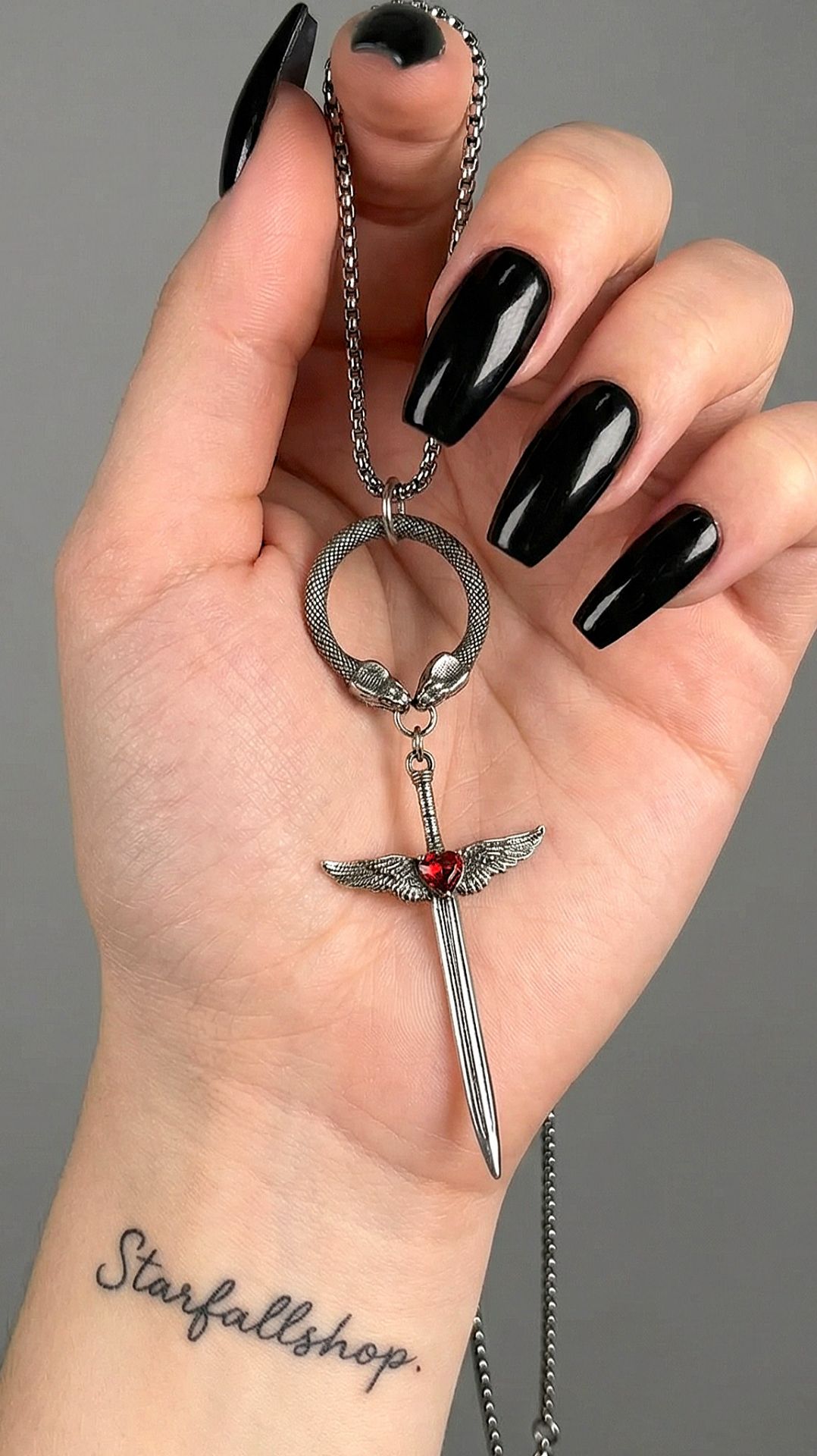 Дизайнерский кулон на цепочке "Крылатый меч королевы" от StarfallShop