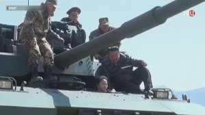 Ким Чен Ын с дочерью проехали на новейшем танке КНДР