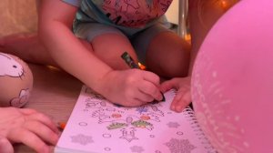 Построили шалаш дома. Играем с детьми в магазин.