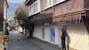 Гурзуф пгт. Ленинградская улица. Коты. Брусчатка. Атмосфера. 18.03.2026. Крым. Crimea. Gurzuf. Yalta