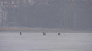 В Воронеж приходит весна, но рыбаки продолжают выходить на лед