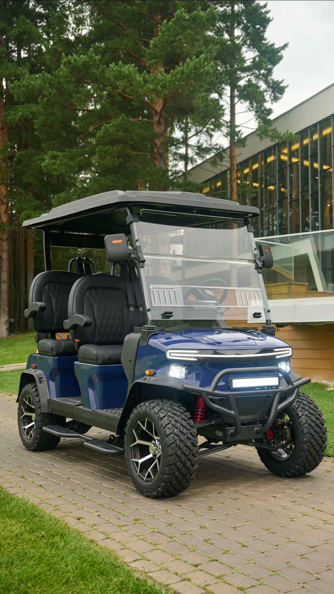 4-х местный гольфкар Denago EV Rover XL4 — это не просто транспорт, а полноценный комфорт на колёсах