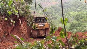 Строительство, расчистка горной дороги