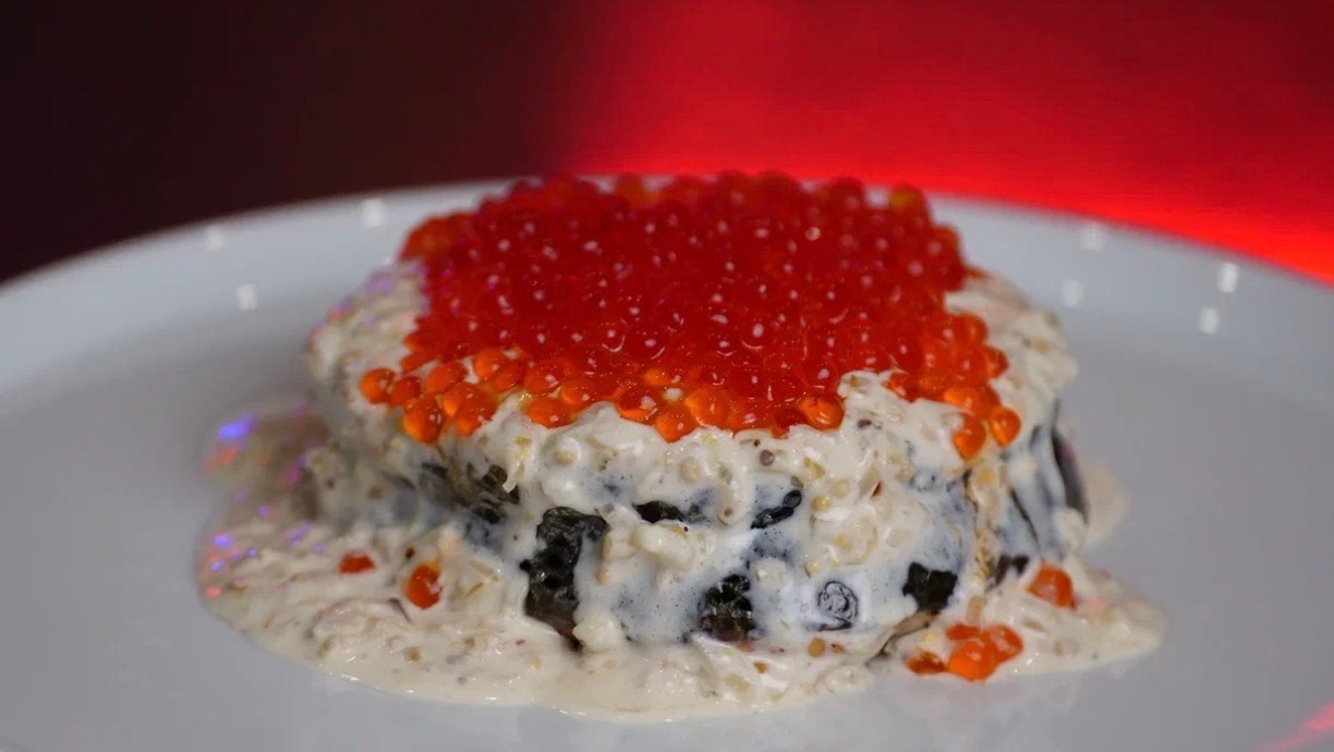 Семга  в сливочном соусе с икрой на керамическом гриле Green