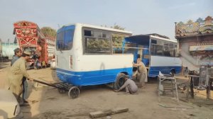 Удлинить автобус? Легко и просто! Пакистанские инженеры в деле