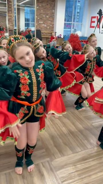 Зажигательный номер «Яркость гостеприимства»