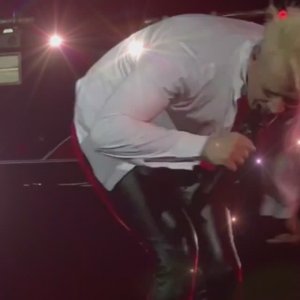 НА СТЁКЛАХ...