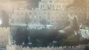 Момент падения иранской ракеты в Старом городе Иерусалима публикуют в сети.