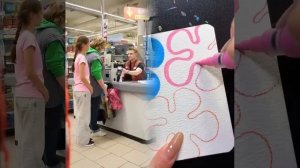 Бабушка ради бутылки готова предать внучку Помог сироте #okul #юмор #helpmemakethismakesense