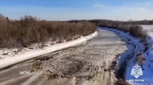 МЧС проводит взрывы льда на реках в Подмосковье