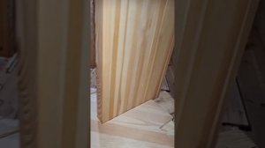 1000052767.mp4 (Собака наблюдает за устройством лестницы на 2-ой этаж в доме А-фрейм)