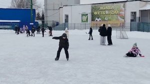 Первый раз на КОНЬКАХ⛸