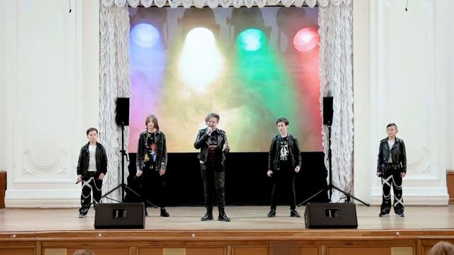 Ансамбль BOYS-BAND СЭВ СМАЙЛИКИ - SHOW MUST GO ON