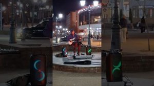 БРЕСТ. УЛИЦА СОВЕТСКАЯ. УЛИЧНЫЙ МУЗЫКАНТ.