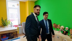 ПОД КРЫЛОМ ДЕПУТАТА