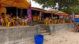 МУЖЧИНЫ в ВОСТОРГЕ от это пляжа из-за ярких красоток в микробикини