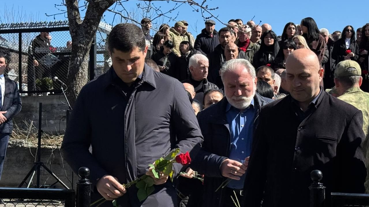 Депутаты от фракции РПП «Единая Осетия» почтили память жертв Ередской трагедии